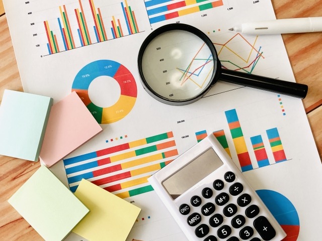 企業のアクリルグッズ展開と小ロット戦略