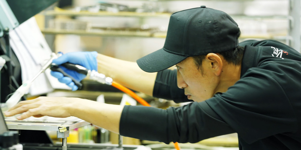 確かな技術のアクリル加工職人
